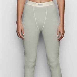 SKIMS Women's Leggings pjs